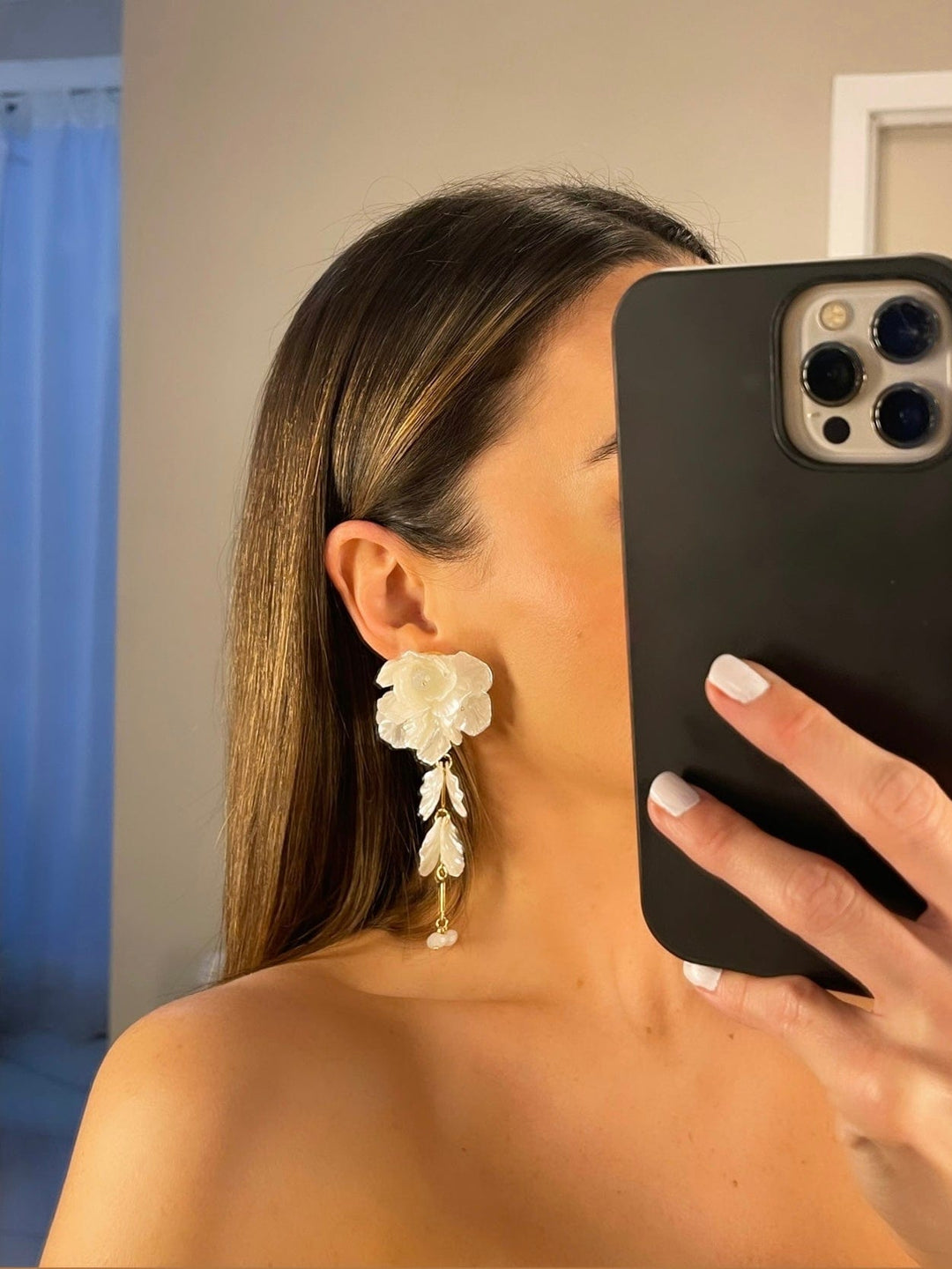 HALO WHITE EARRINGS